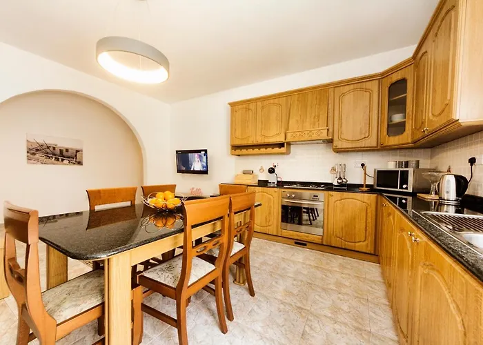 Central 3 Bedroom Entire Apartment Msida